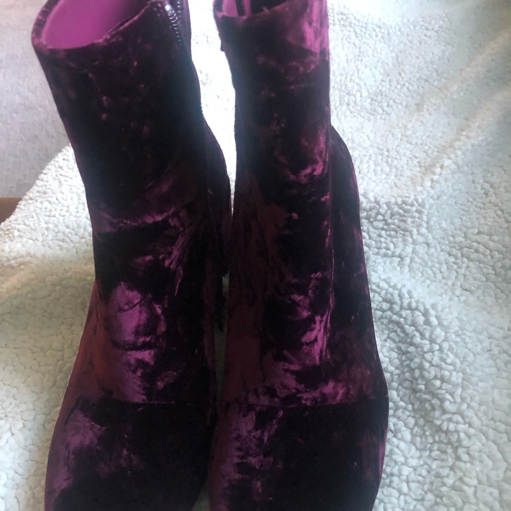Neiman Marcus brand boots size 6B